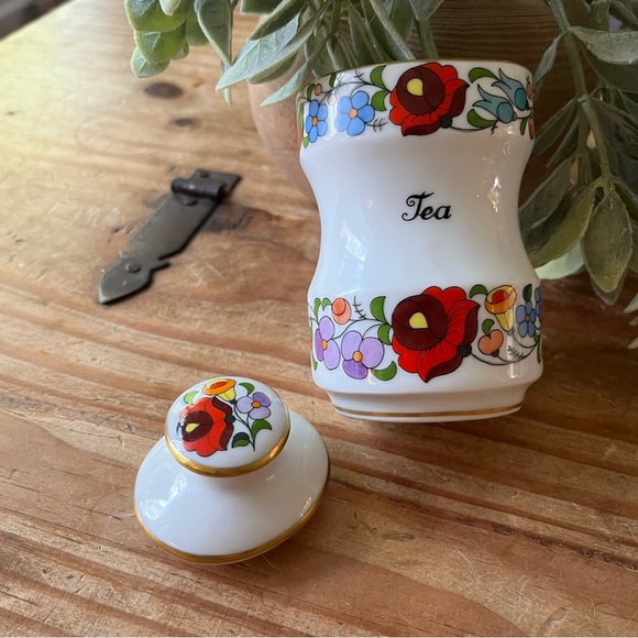 Kalocsa Hungary Vintage Hand Painted Porcelain Floral Tea Jar - Picture 6 of 9